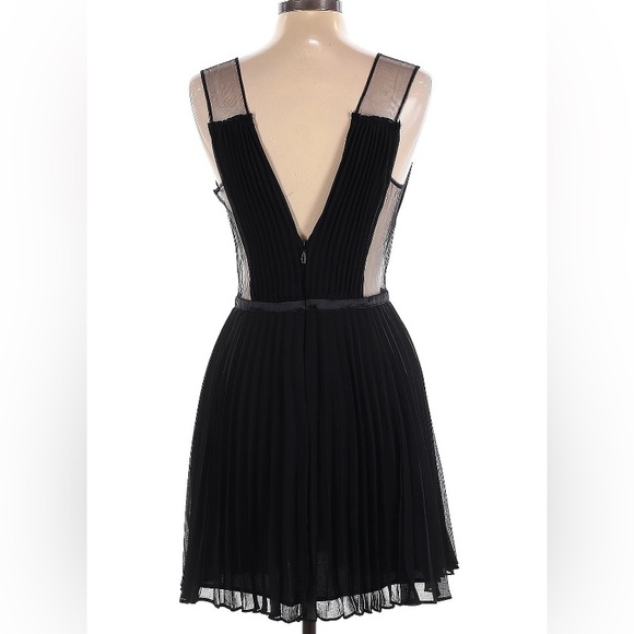 NWT Bebe Women’s Black V-Neck, Sheer Sides Cocktail Dress - Picture 2 of 4